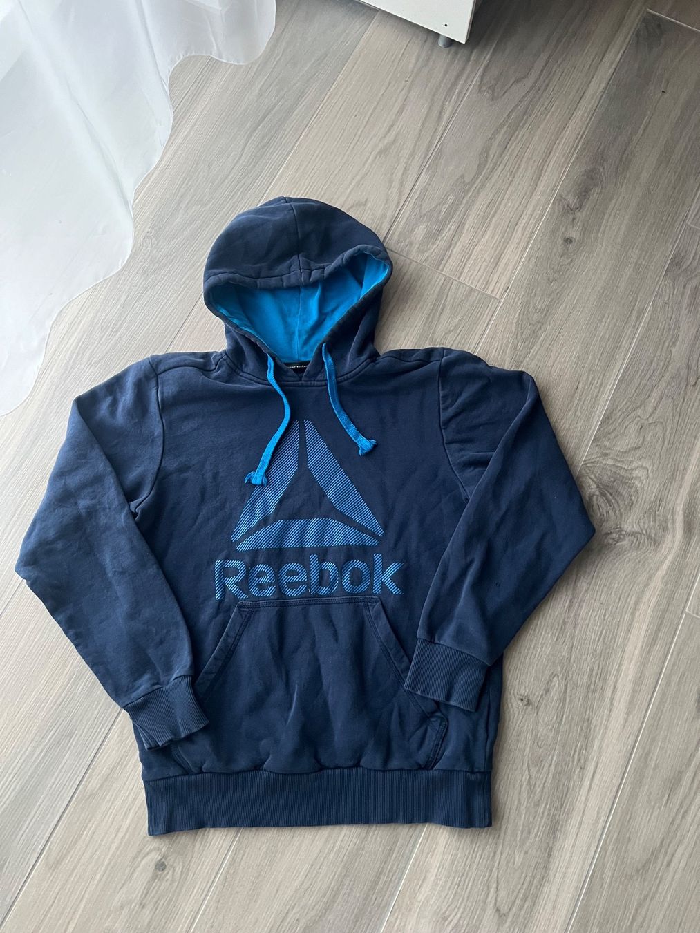 Reebok Pullover & Sweatshirts: Kapuzenpullover Grösse S – Gebraucht aus Niederhelfenschwil von tab_xlc7