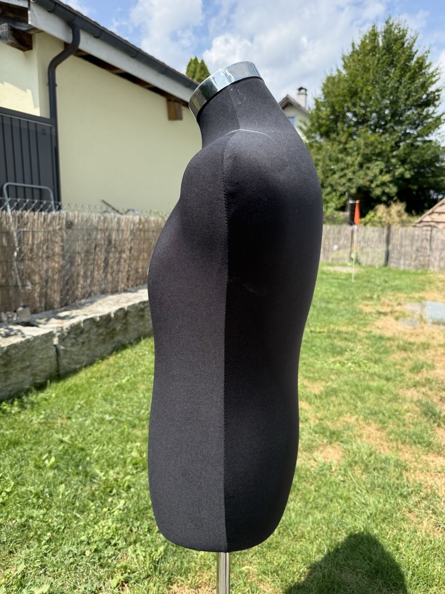 Allestimento di negozi e stand fieristici: Schneiderpuppe Herrentorso – Usato da Buch am Irchel venduto da Sweetharth 5