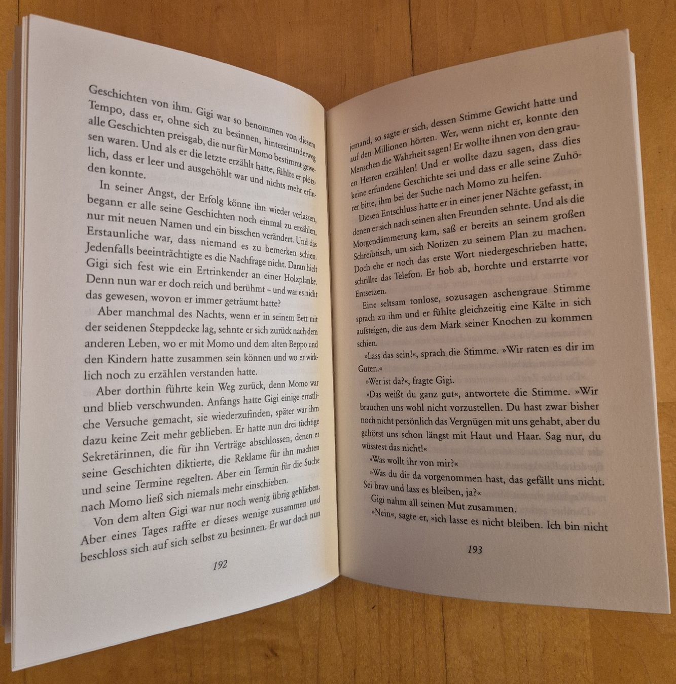 Libri: Momo von Michael Ende  – Usato da Halten venduto da GiMu.84 2