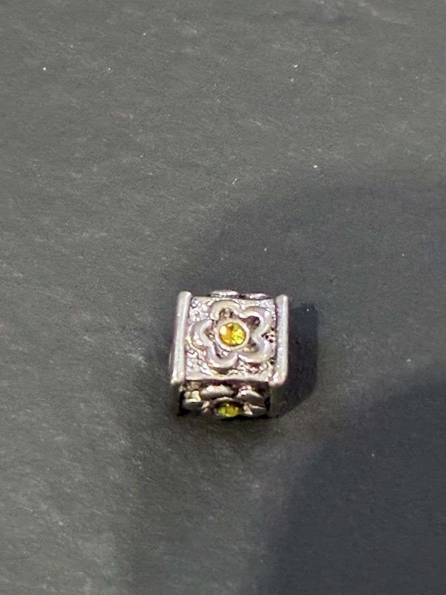 Pandora Ciondoli: Charm Pandora fleur et diamants  – Usato da Chénens venduto da Picco82 1