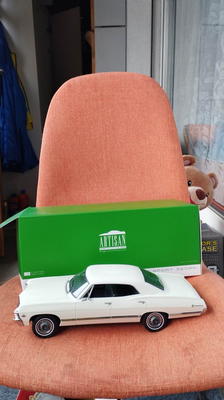 Greenlight Modellautos: Greenlight Artisan - 1967 Chevy Impala 4-dr. HT – Neu (gemäss Beschreibung) aus Chur von oriori