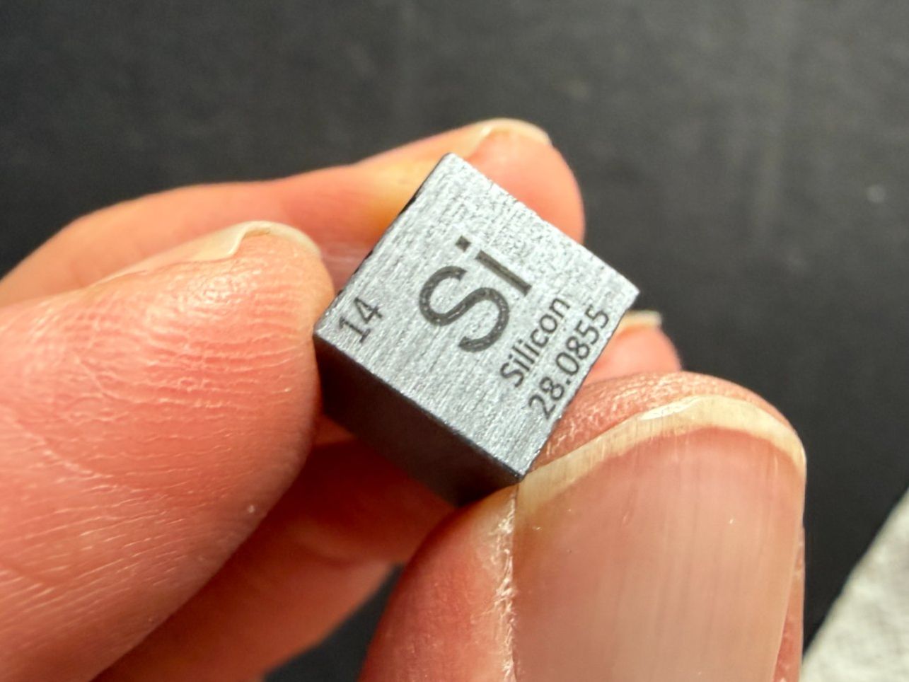 Metalli preziosi: Silizium, Elementwürfel 1x1x1 cm mit Gravur – Nuovo (secondo la descrizione) da Lützelflüh-Goldb venduto da Elementis 1