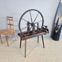 Antik Handwerksgerät Spinnrad Waschtrog etc mit Drehrad
