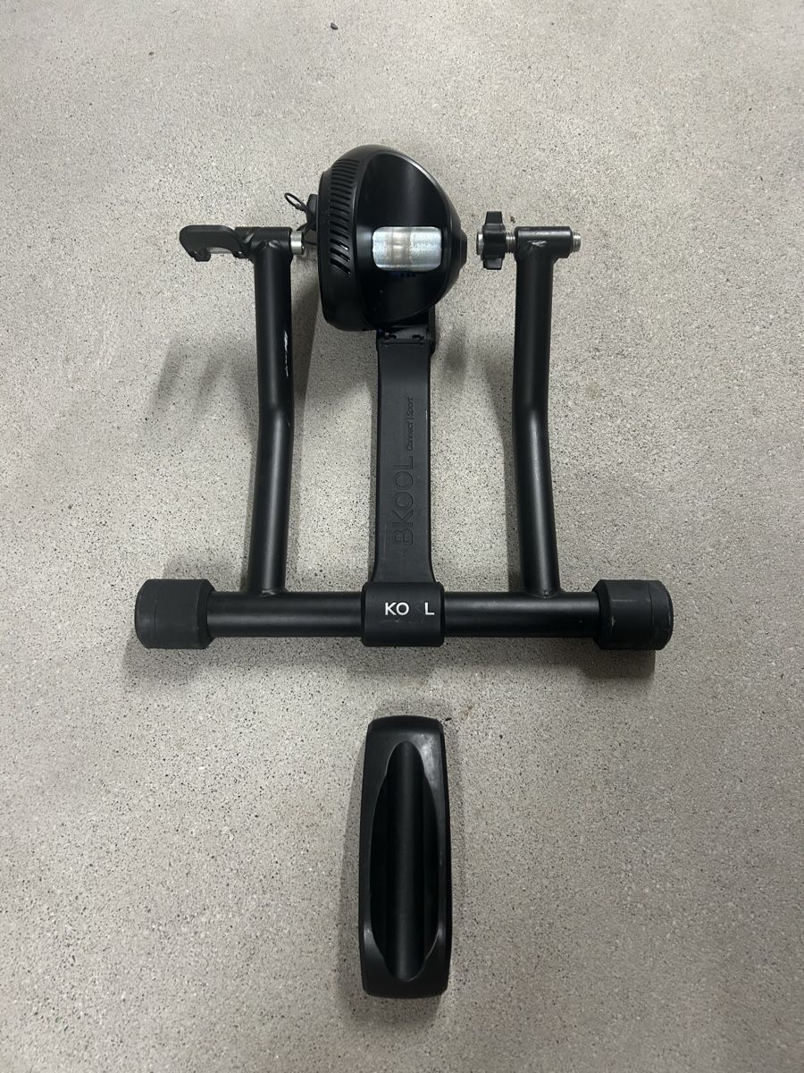 Vélos d'appartement: BKOOL Indoor Rollentrainer schwarz gebraucht – D'occasion à Pfäffikon SZ par andi_dru 2