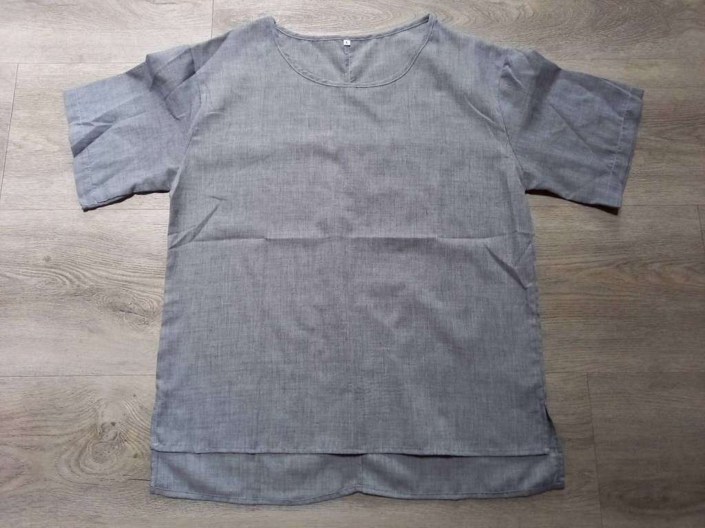 T-shirt: Neues Blusenshirt L – Nuovo (secondo la descrizione) da Bätterkinden venduto da Elefantenzoo