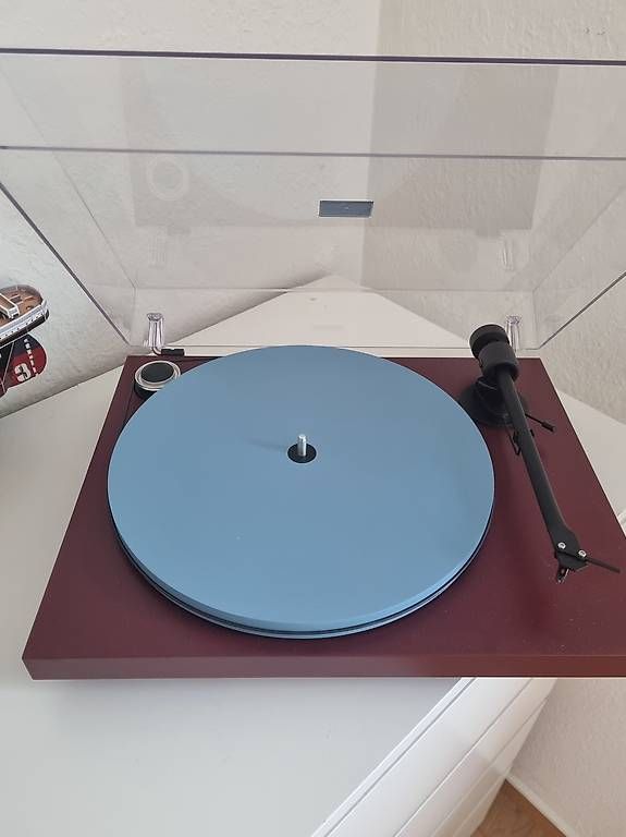 Pro-ject Giradischi: Fred Perry Pro-Ject Record Deck / Maroon / White / Ice – Usato da Utzenstorf venduto da cel_vs29 2