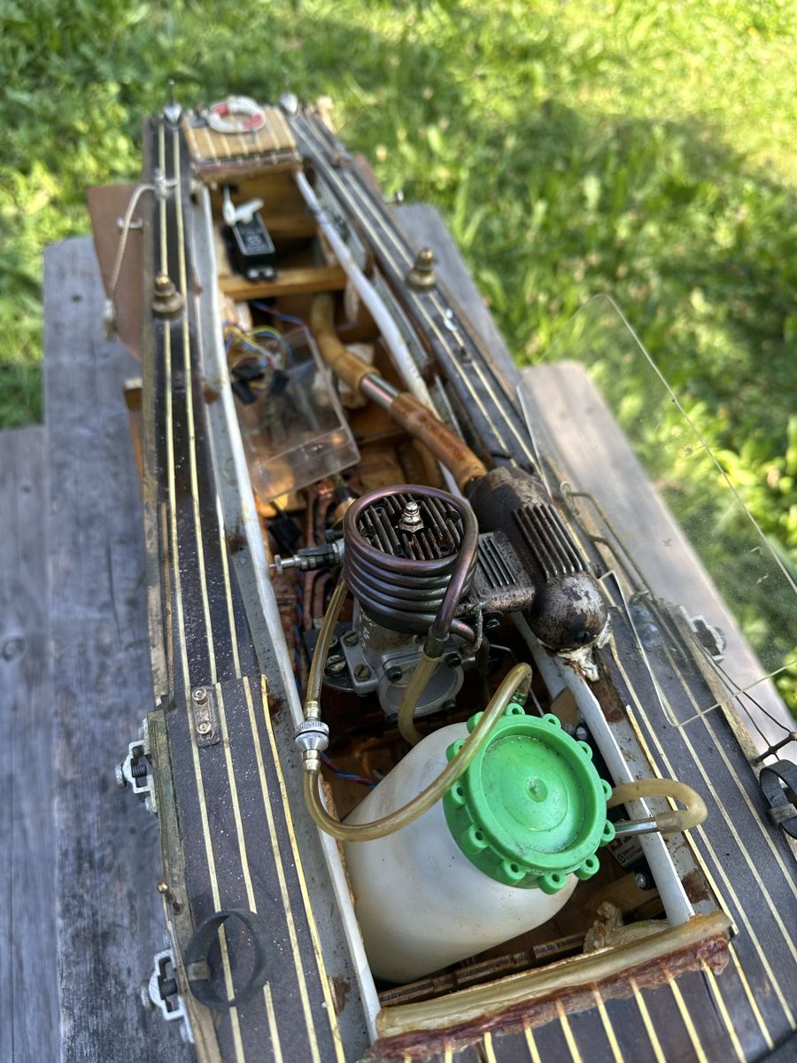 Kit di modellismo & Modellini statici: Schiffsmodell mit Benzinmotor, Schiff, Holz, – Usato da Signau venduto da Luuuukaaaaass 6