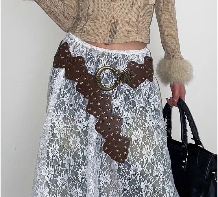 Ceintures: 2x Retro Korean-style Gürtel mit Nieten – Neuf avec emballage d'origine à Lausanne par FASHION-WORLD-SHOP 1