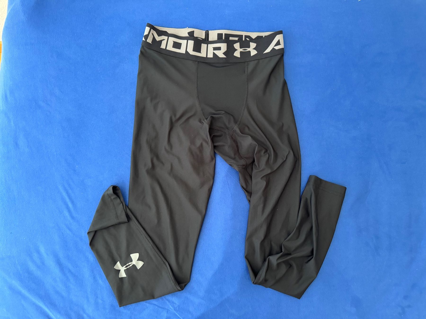Under Armour T-shirt: Under Armour Compression Heatgear Top und Hose Gr. S – Usato da Untersiggenthal venduto da floriyang 3