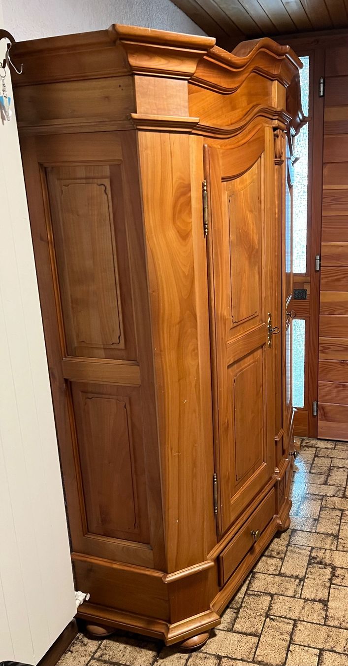 Armadi: Friburger Kirschbaumschrank,2 türig – Usato da Willisau venduto da bri_q2vt 2