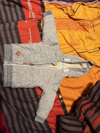 Baby Kapuzenjacke grau gefüttert Grösse 80