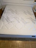 Matelas 180 x 200 cm  Excellent état  CHF 200