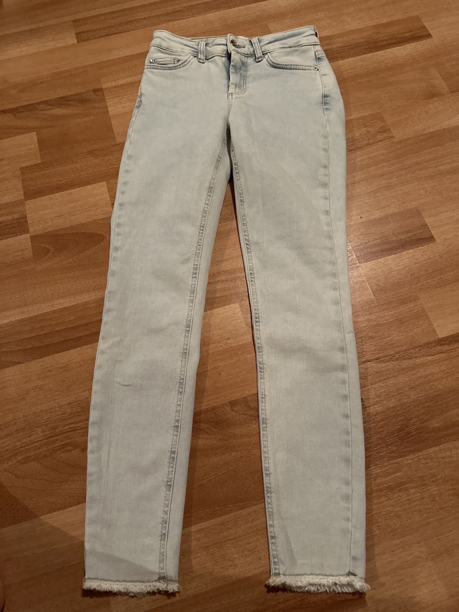 Only Pantaloni: ONLY Jeans hellblau Gr. XS/30 – Usato da St. Gallen venduto da mai_2lcj