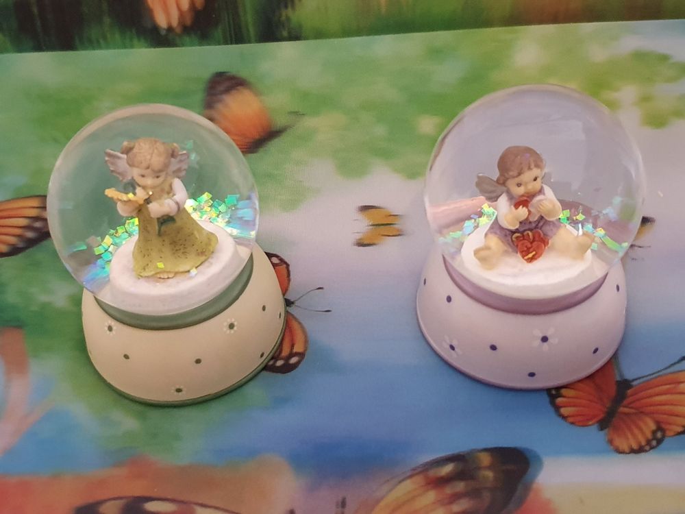 Schneekugel Mit Schmetterling - Wählbare Farbe, 8,5 Cm Hoch