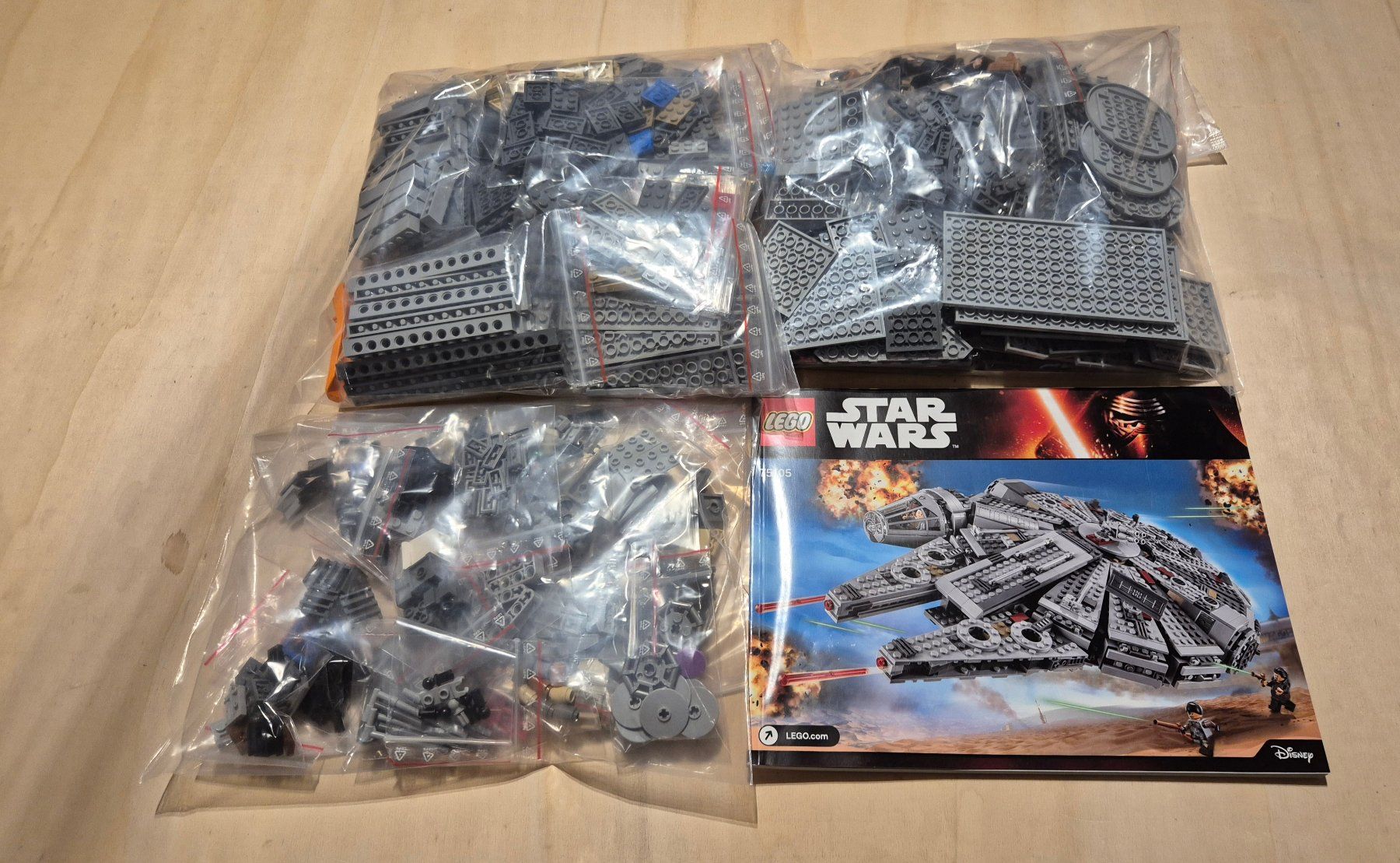 Lego Jouets: LEGO Set 75105 Millenium Falcon inkl. Minifiguren – D'occasion à Sargans par Gkohler0 1