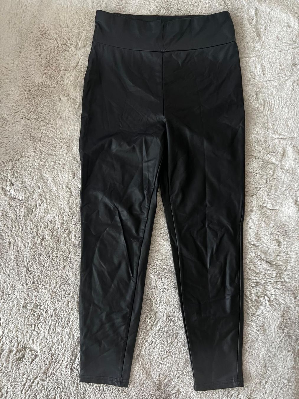 Shein Leggings: Faux Leather Leggings Grösse M – Usato da Zürich venduto da lexi_alex 1