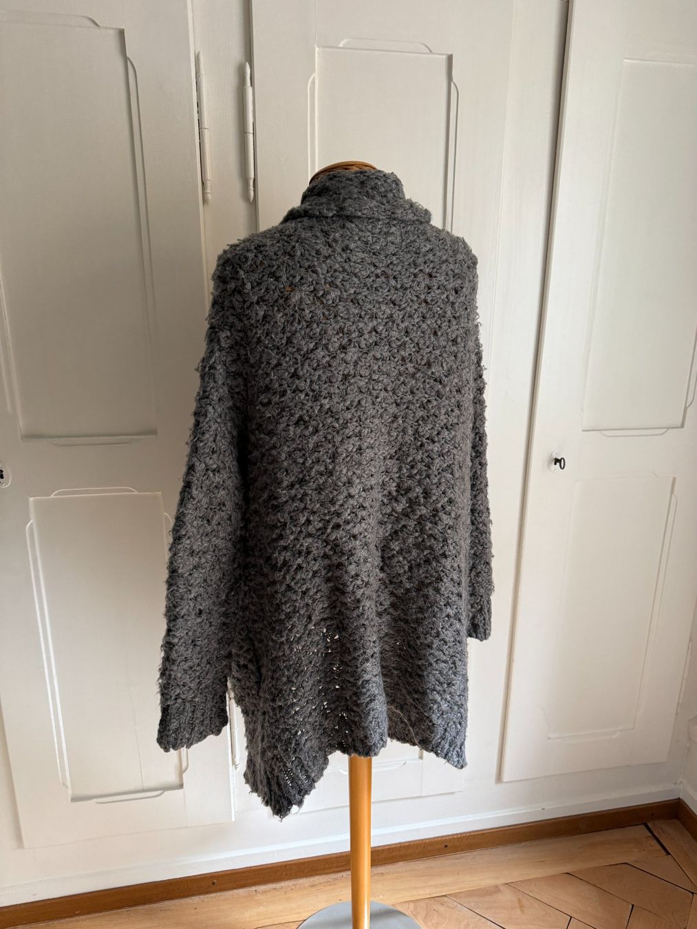 Giacche: REVIEW - Strickjacke grau L – Usato da Zürich venduto da Diazaio 2