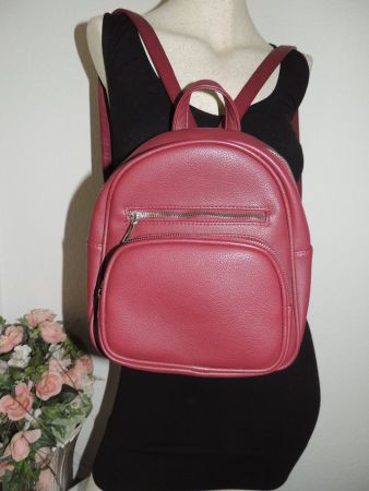 SCHÖNER RUCKSACK «LEDER-OPTIK» NEU 24 x 24 CM