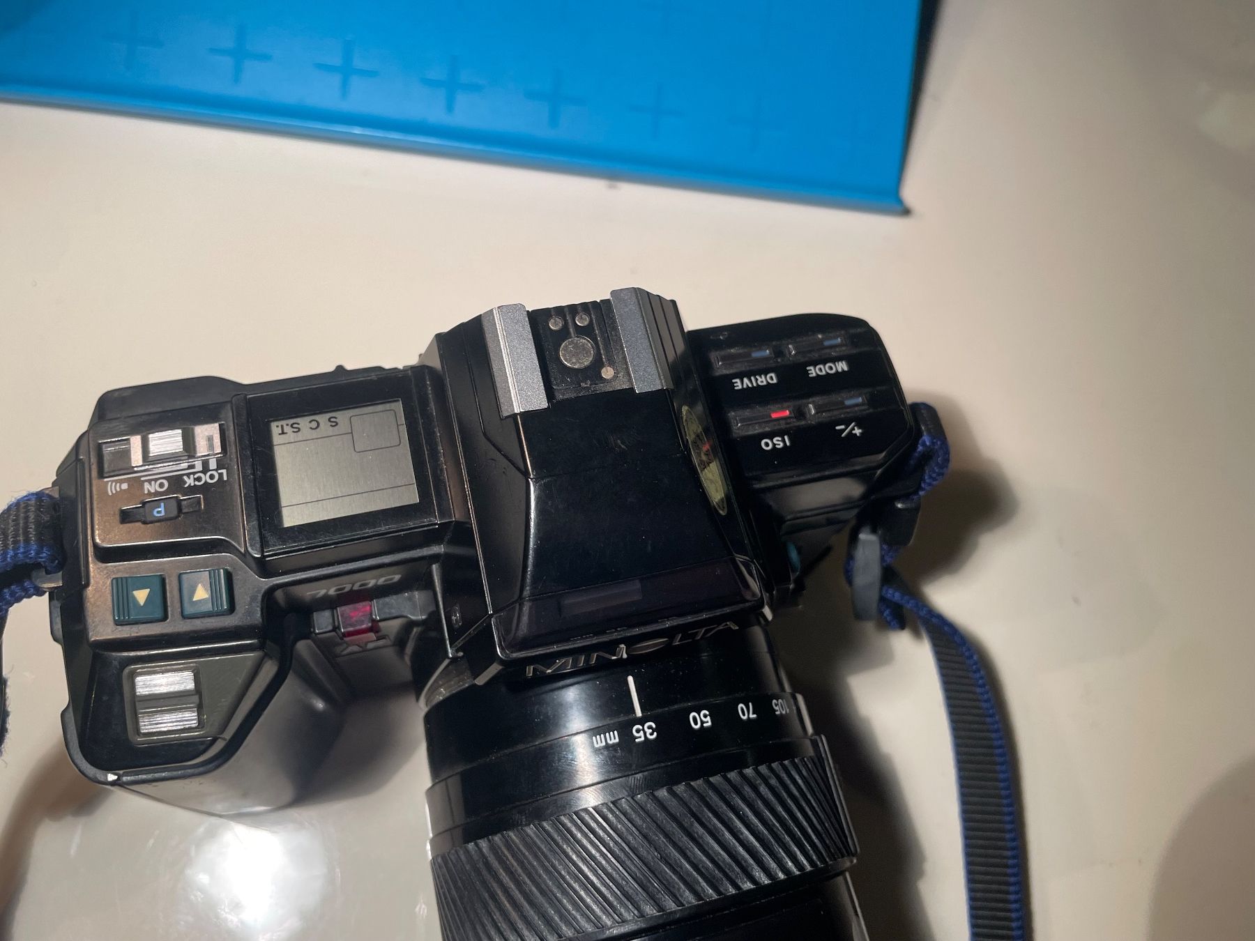 Minolta Fotocamera: Minolta 7000 AF Analog Kamera mit Objektiv – Usato da Embrach venduto da xenovolcano 4