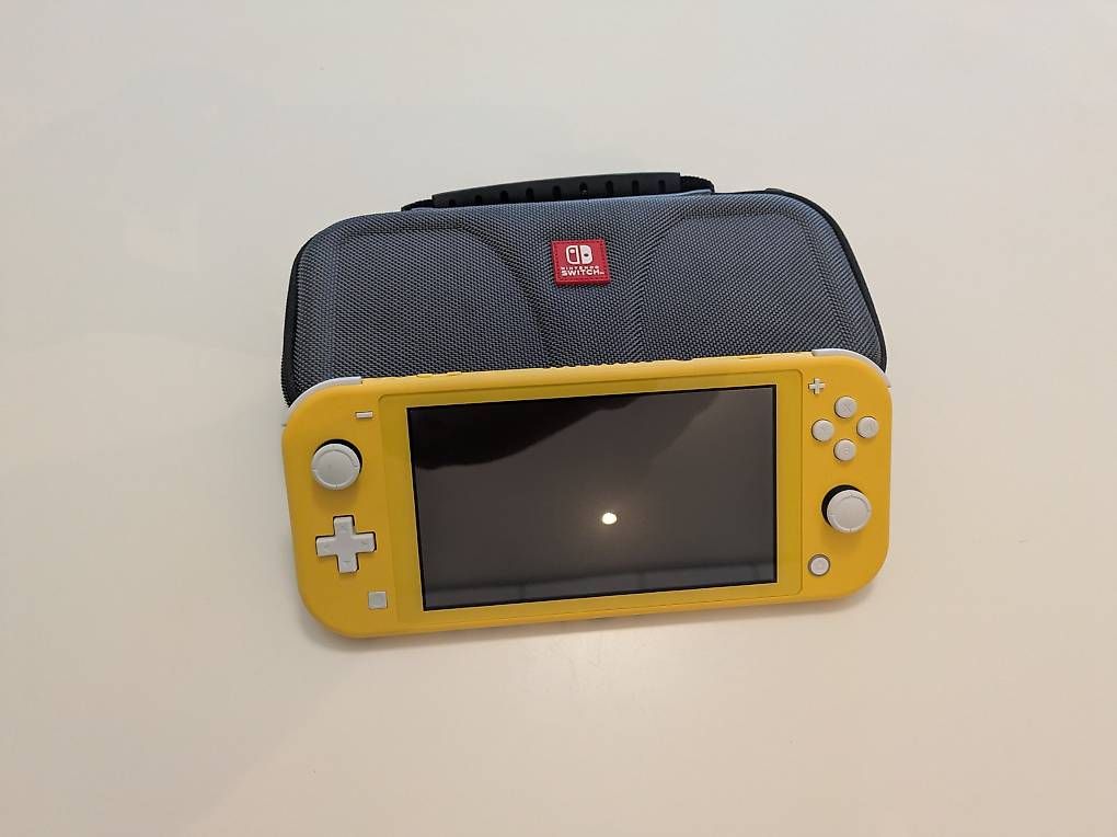 Nintendo Konsolen: Switch lite – Gebraucht aus Genève von Joul1285