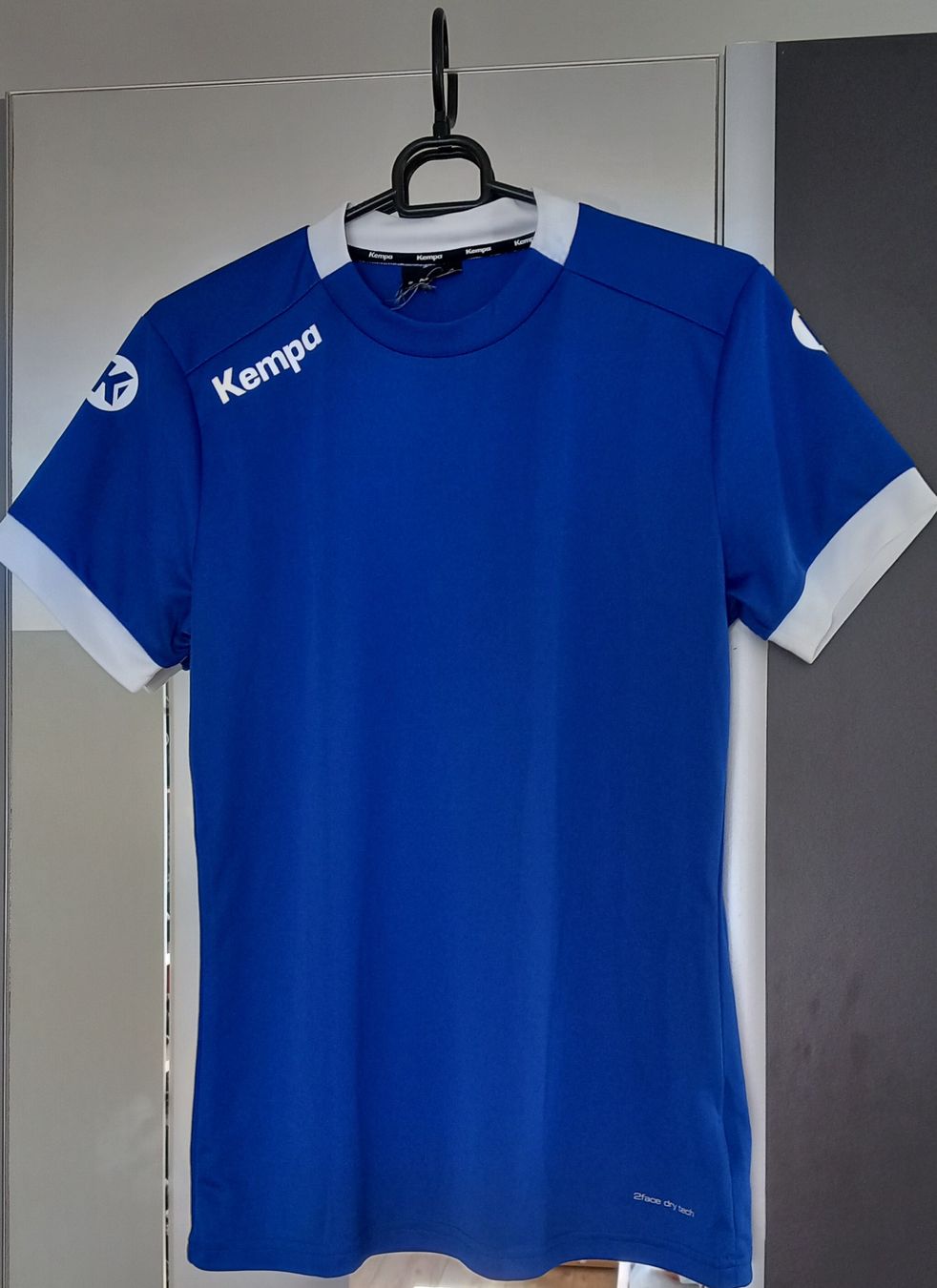 T-shirt: Neues Fussball Shirt / M – Usato da Rorbas venduto da siramad