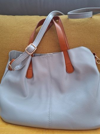 Sac à main gris et fauve, style chic, parfait pour l'été ☀️