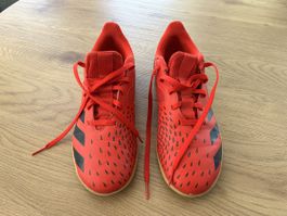 Hallenturnschuhe Adidas Predator, Gr. 38 2/3, rot-schwarz
