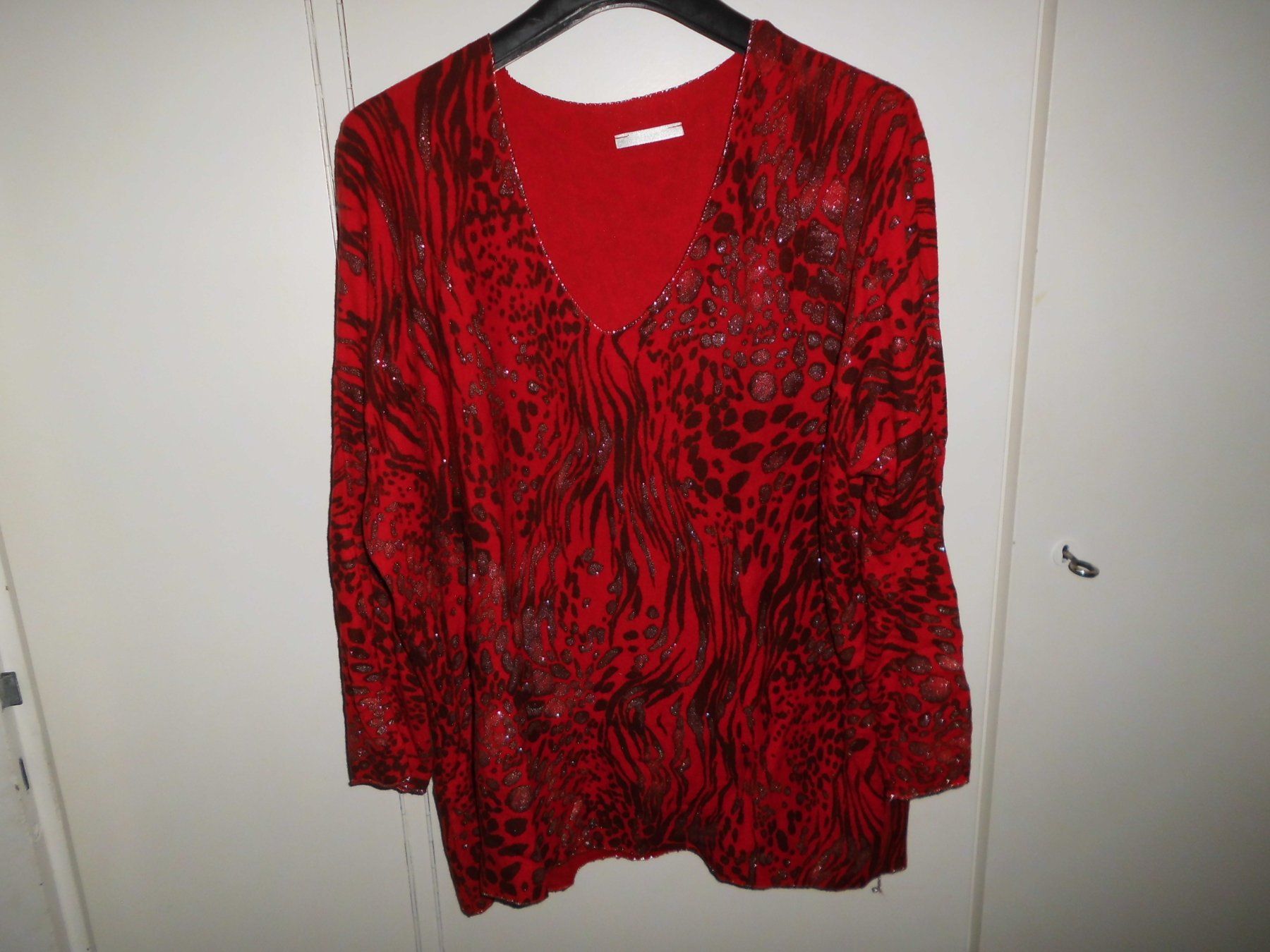 Pulls & Sweat-shirts: Pull rouge motif léopard T. XL – Neuf (Voir description) à Marin-Epagnier par Madja