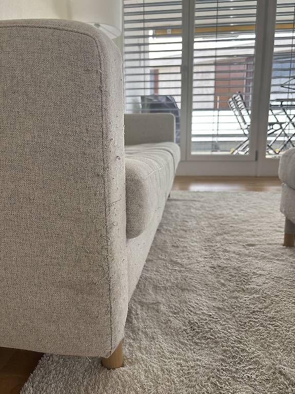 Sofas: Sofa mit Hocker, hellgrau-beige – D'occasion à Au SG par Liinii17 4