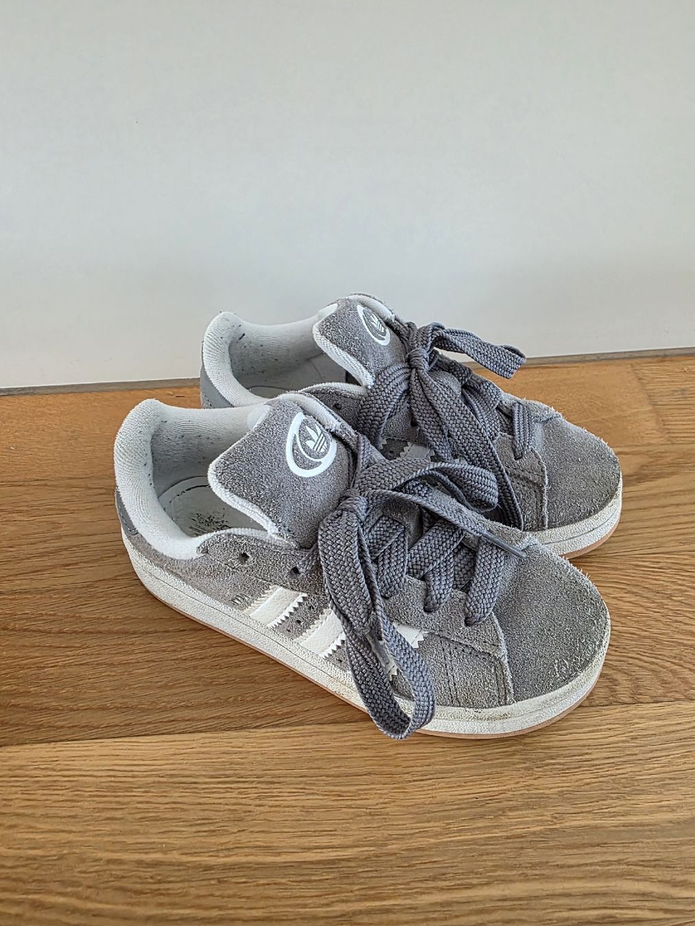 Scarpe per ragazzi: Adidas Campus Grösse 32, – Nuovo (secondo la descrizione) da Wilen b. Wil venduto da I_R