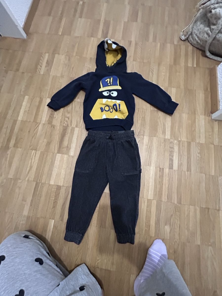 H&M Lotti & Set di vestiti: Kinder Set, Jeans+ Pullover Grösse 98/104, – Usato da St. Gallen venduto da oli_ryy9