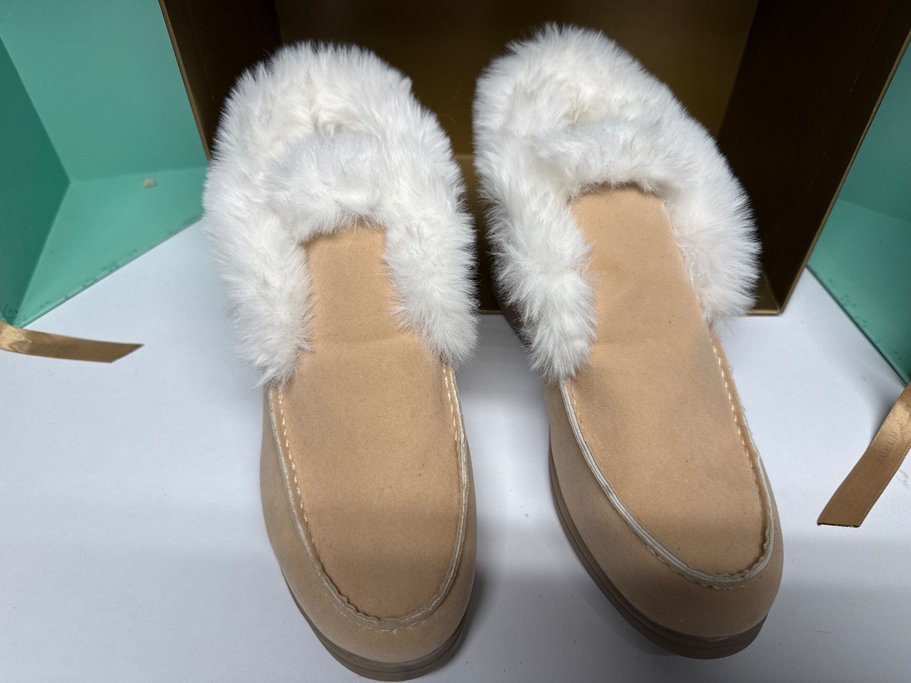 Scarpe da donna: HAUSSCHUHE NEU GR 39 – Usato da Birr venduto da WalkyriaM