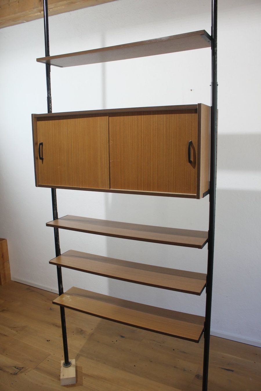 Scaffali: Midcentury Teleskop Regal mit Korpus – Usato da Glarus venduto da Toni-Glarus 1