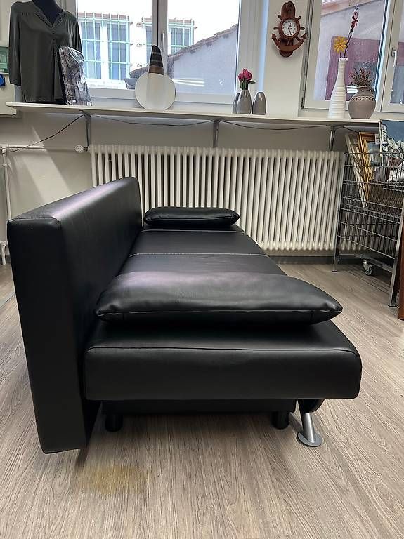 Sofas: Schlafsofa schwarz Leder klappbar – Gebraucht aus Schaffhausen von Galleria13_Brocki_SH 2