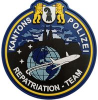 Kantonspolizei Basel Repatriation-Team mit Klett.