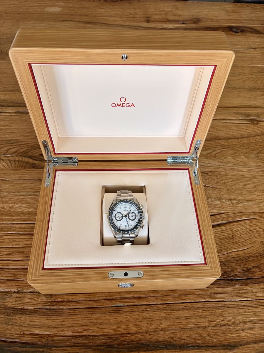 Omega Orologi: Omega Speedmaster Master Chronometer Uhr mit Box und Papiere – Nuovo (secondo la descrizione) da Rheinau venduto da mar_qtz8 1