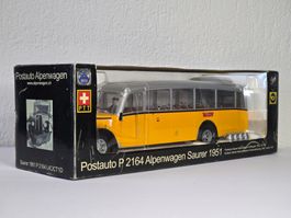 Alpenwagen Saurer 1951, Postauto P 2164, 1:24, Vitrine