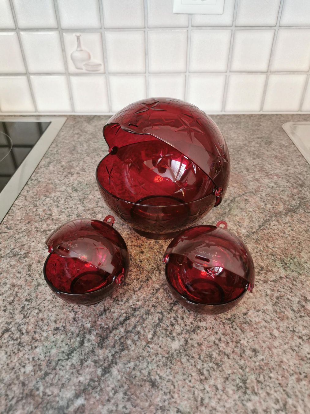 Tupperware Contenitori & Simili: Tupperware Aufbewahrungskugeln rot – Usato da Birsfelden venduto da mel_ndx7 2
