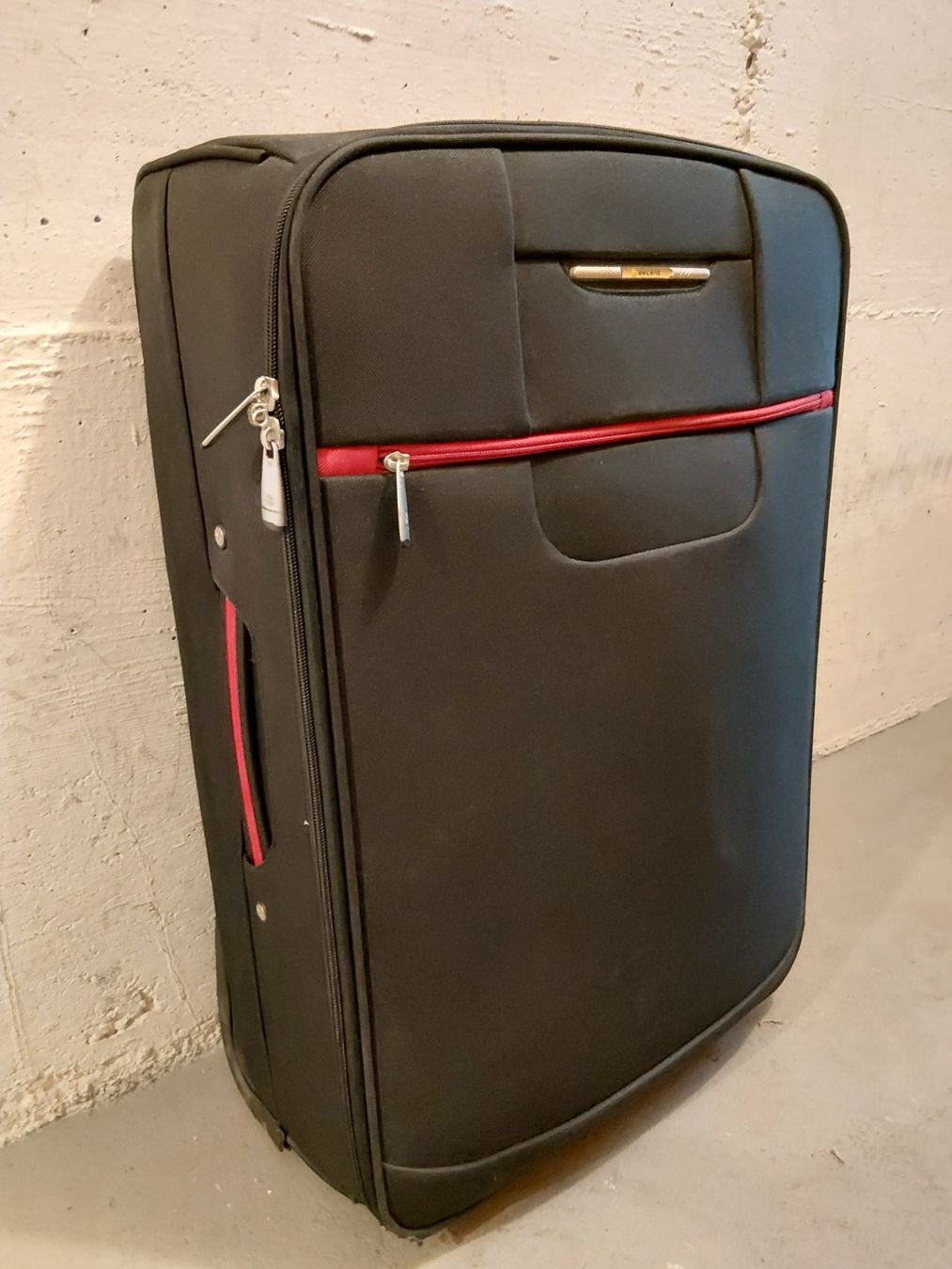Reisekoffer: Reisekoffer Decent schwarz gebraucht – Gebraucht aus Thun von zur_92zc 1