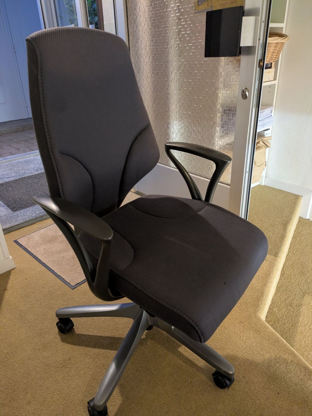 Giroflex Chaises: Bürostuhl Giroflex 64 – D'occasion à St. Gallen par Jmelmuka