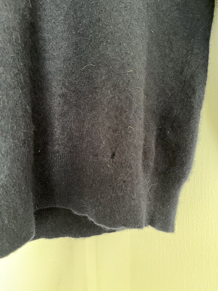 Maddison Maglioni & Felpe: Pullover V-Neck Maddison Cashmere navy size S small hole – Usato da Lausanne venduto da Danash 1