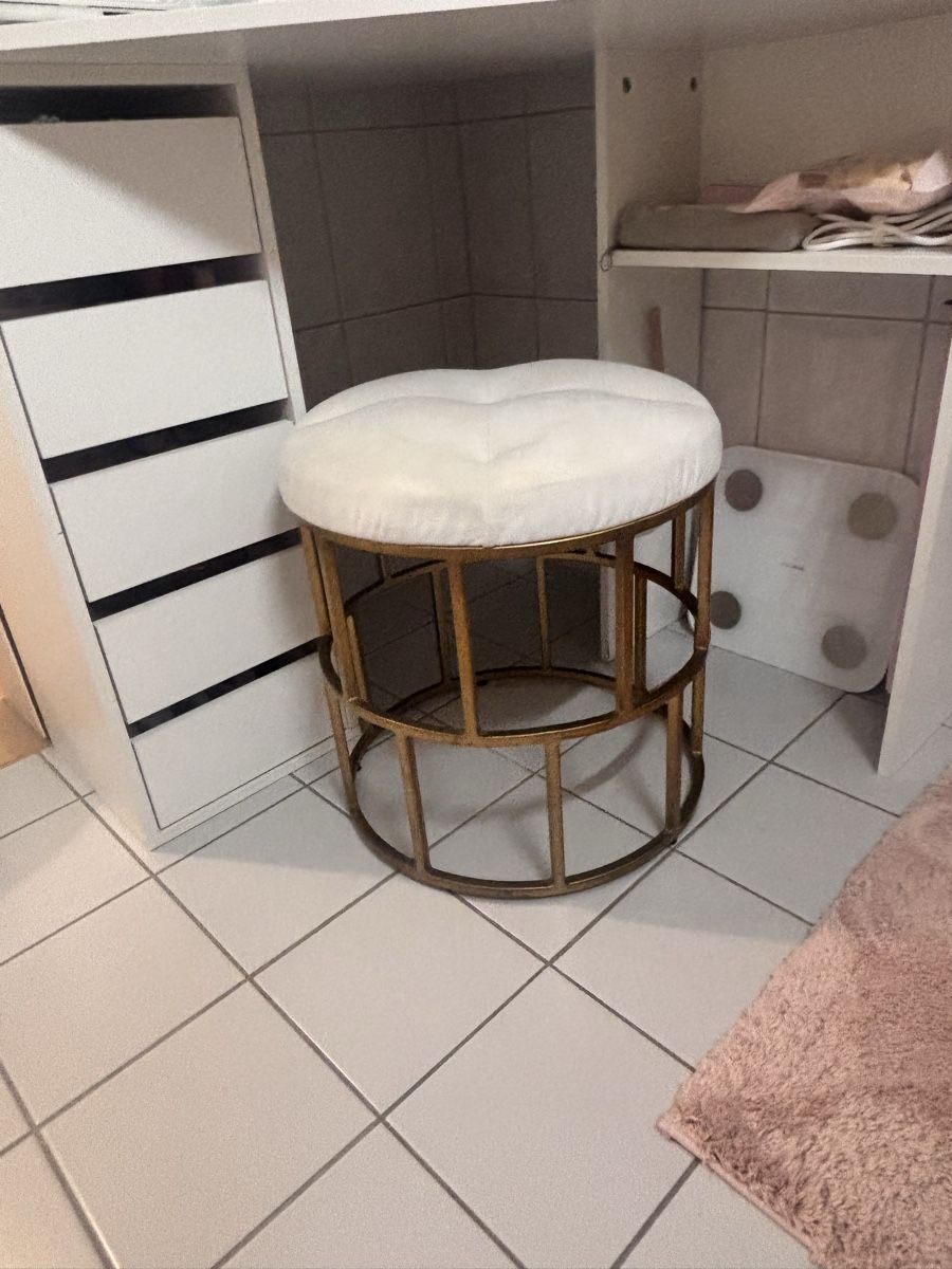 Hocker: Cute White, Gold Seat – Gebraucht aus Boll von stellabee 1