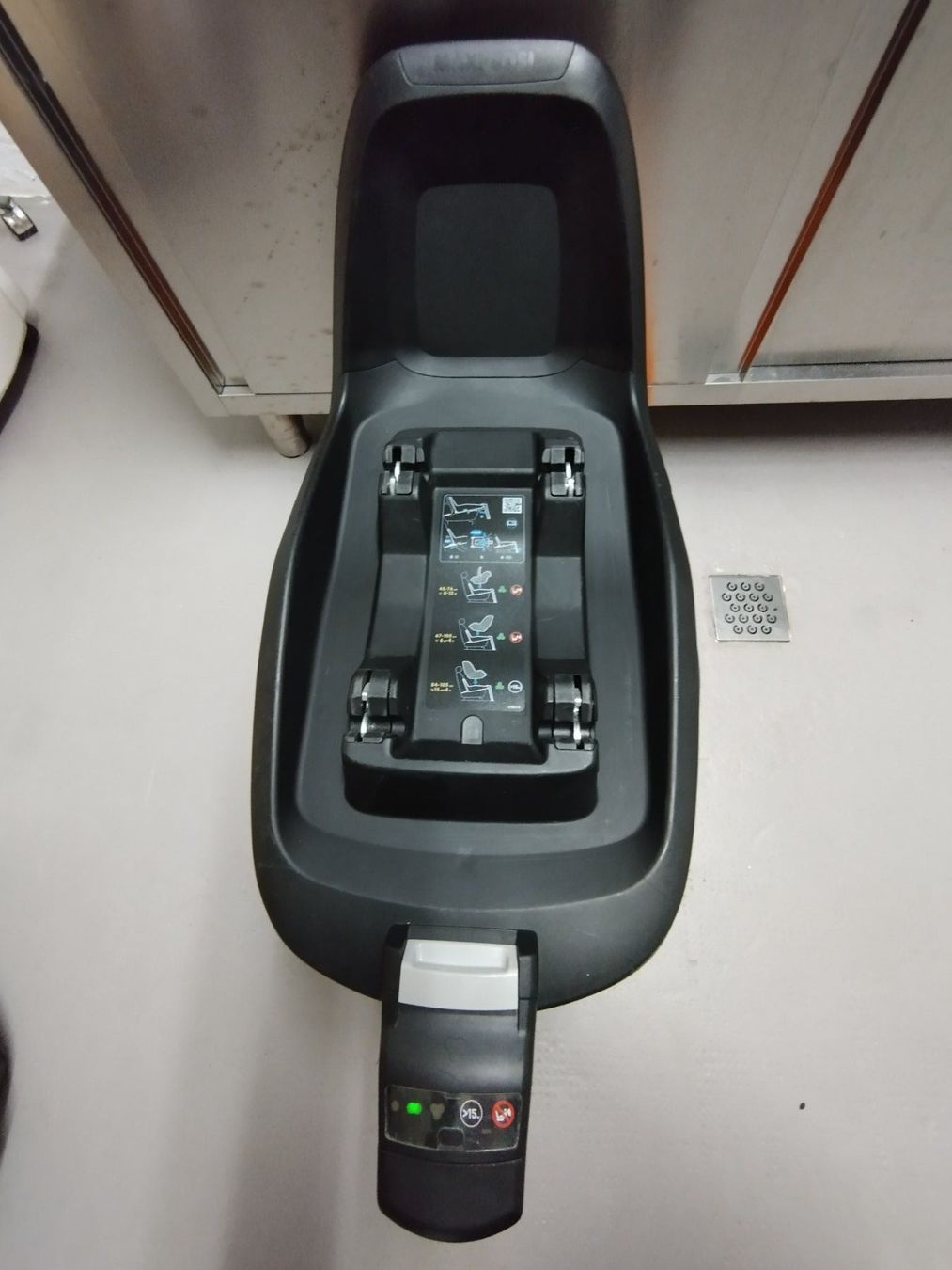 Maxi-Cosi Seggiolini per auto: Kindersitz mit isofix Station – Usato da Huttwil venduto da vsrf11 3