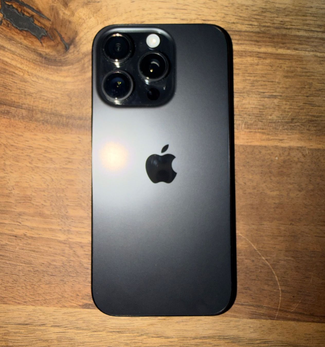 Apple Telefoni cellulari / Smartphones: Apple iPhone 16 PRO, gebraucht – Usato da Zürich venduto da phitue 2