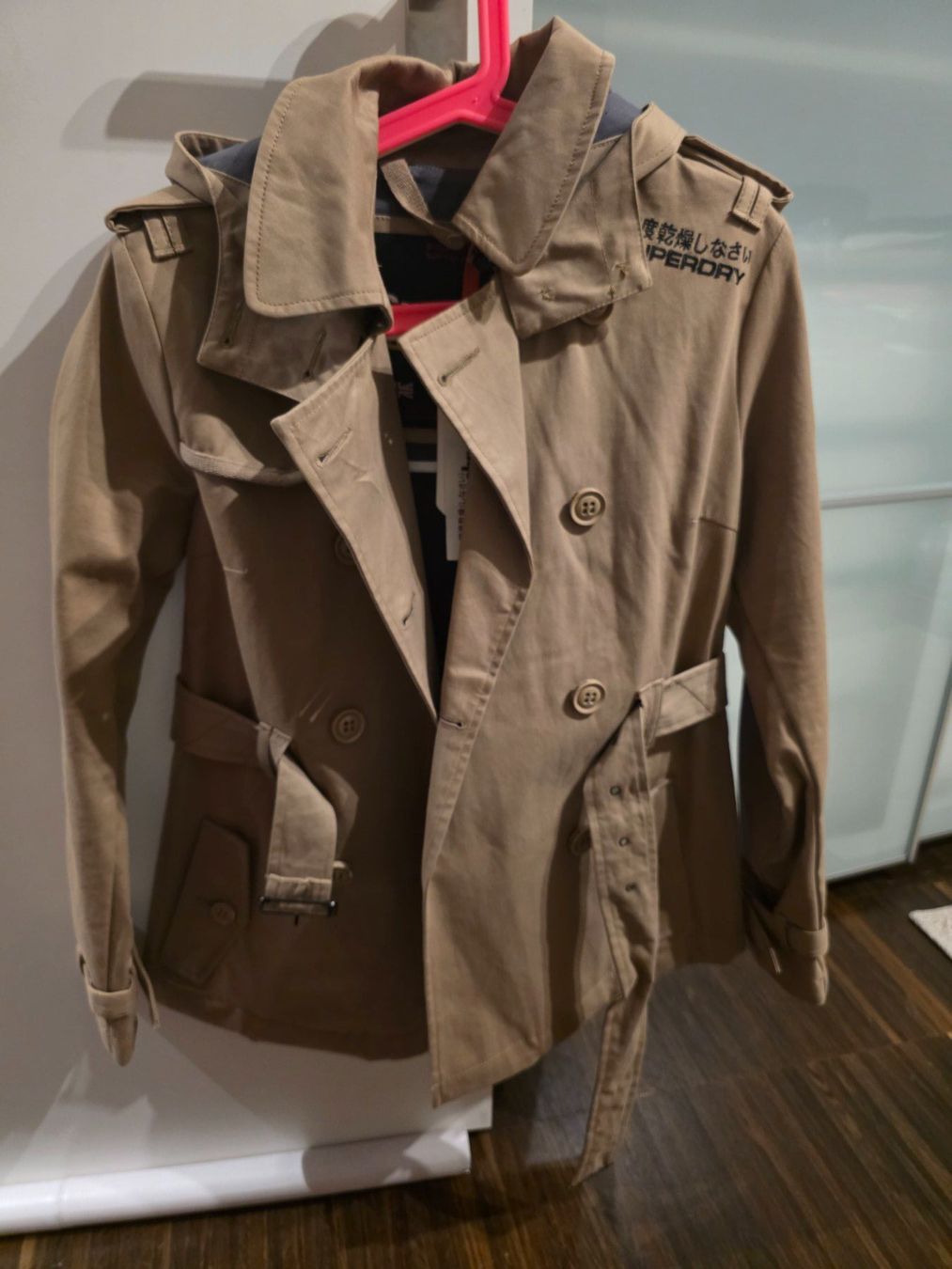 Superdry Cappotti: SuperDry & Co - Regenjacke "Cropped Super Raincoat" – Nuovo e nell'imballaggio originale da Bülach venduto da Zaimania 1