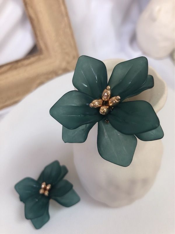 Orecchini pendenti & Orecchini a lobo: Green floral large stud earrings – Nuovo (secondo la descrizione) da Genève venduto da Ballpencase