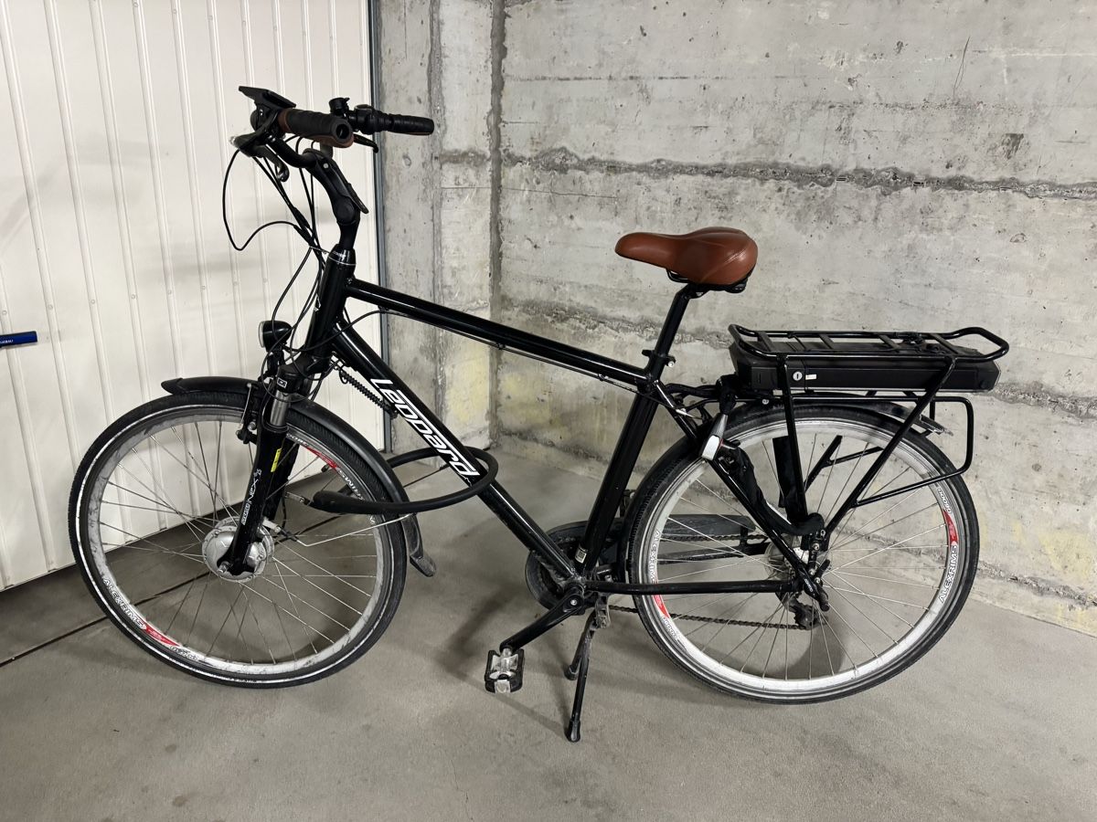Leopard Biciclette: Elektro Velo Leopard schwarz gebraucht mit Akku – Difettoso da Küttigen venduto da B-Man
