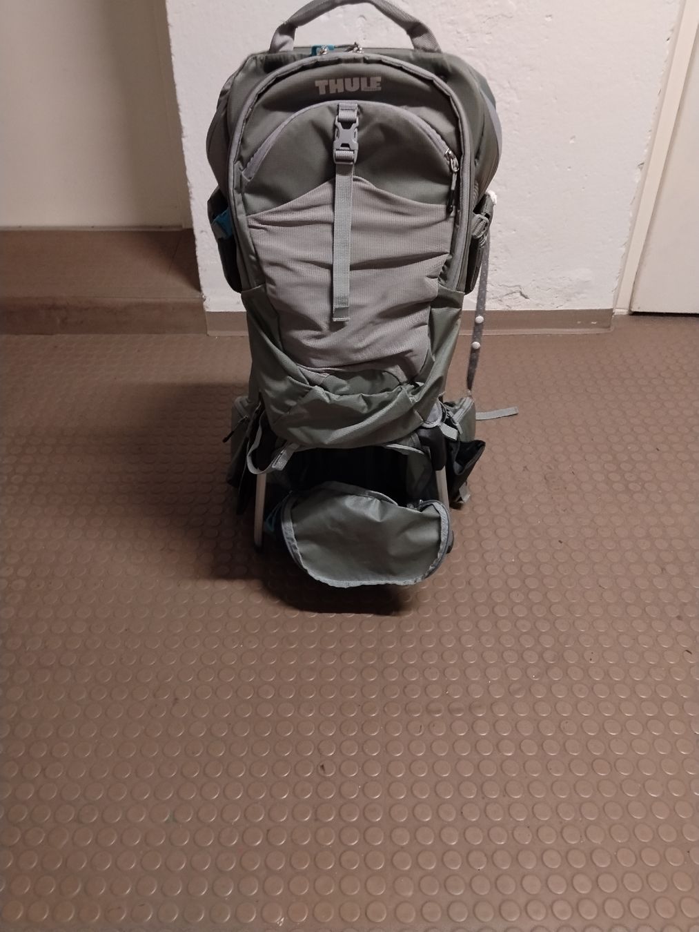 Marsupi portabebè: Kindertrage Rucksack Thule Sapling Elite grau guter Zustand – Usato da Werthenstein venduto da cla_2lqz 1