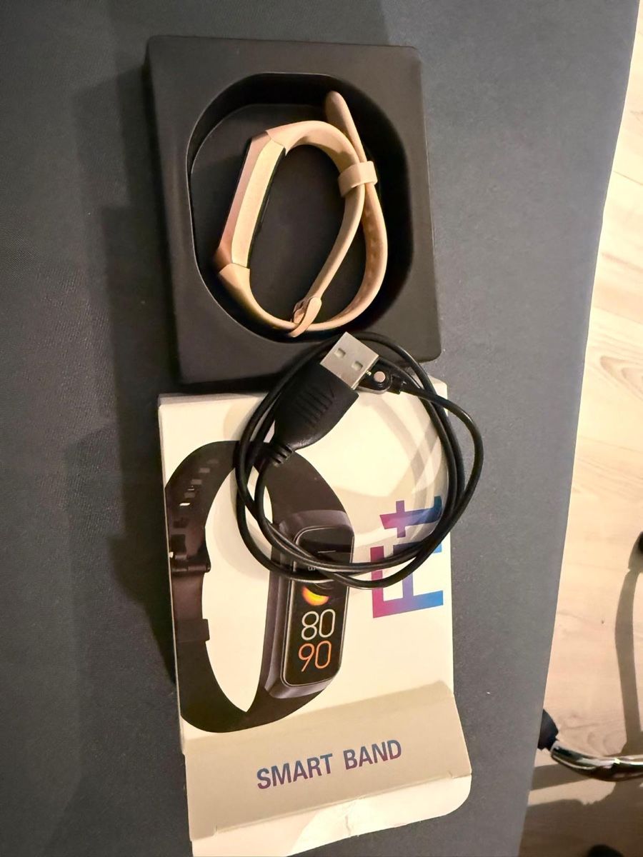 Smartwatch: Smart Band roségold mit Ladekabel  – Usato da Kaltbrunn venduto da padde