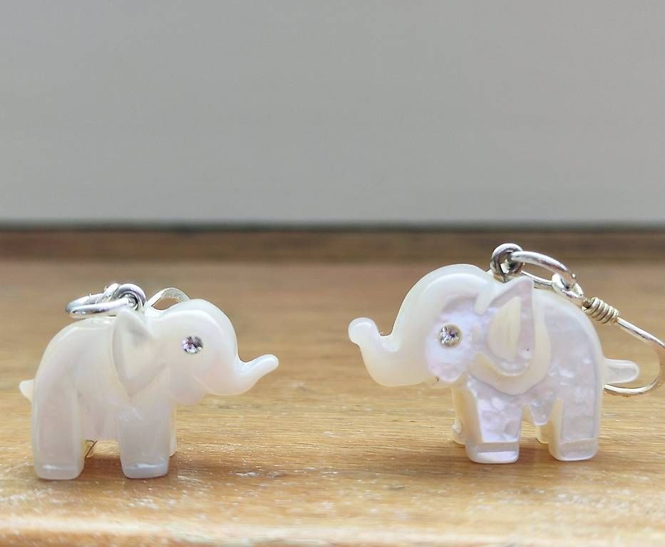 Orecchini pendenti & Orecchini a lobo: Ohrringe Elefant aus Perlmutt mit 925er Silber – Nuovo e nell'imballaggio originale da Ebnat-Kappel venduto da Zearara